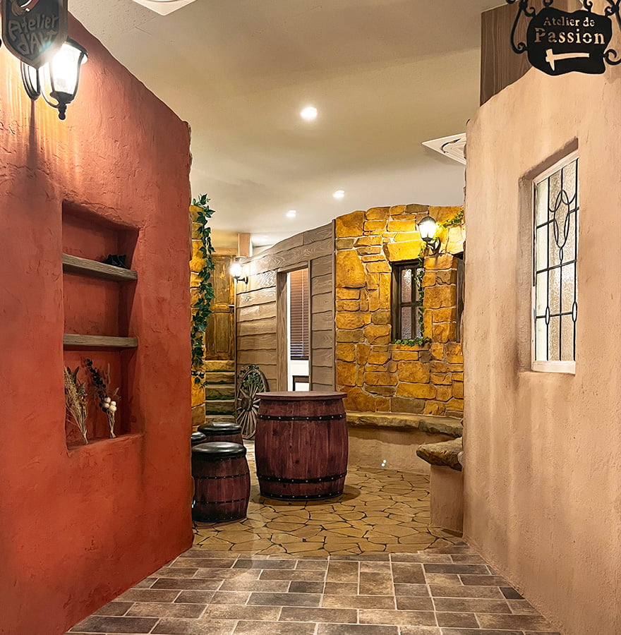 南フランスの石造りの路地のような空間